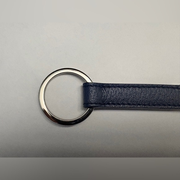 Authentic BVLGARI Navy Leather Key Ring – Box & Certificate of Authenticity - Picture 5 of 9